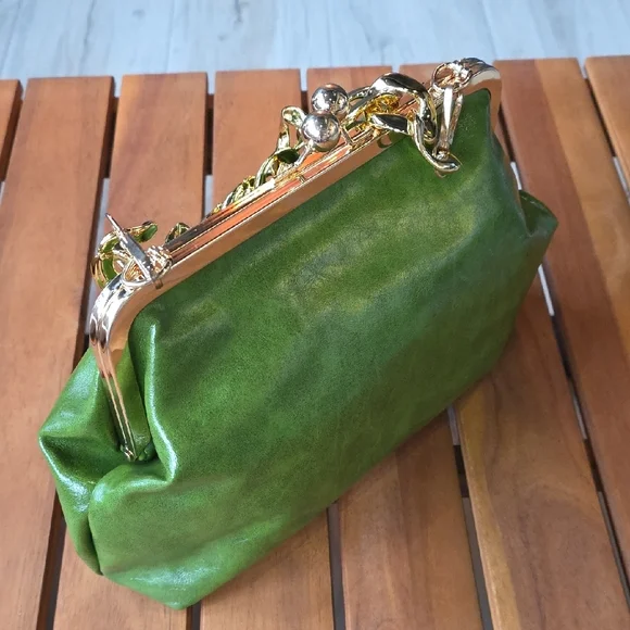 Elegant Green Bag With Gold Chain - Picture 8 of 10